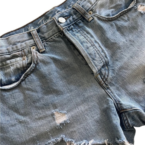 We The Free Juniors Distressed Button Fly Jean Shorts Size 27 - Picture 2 of 11